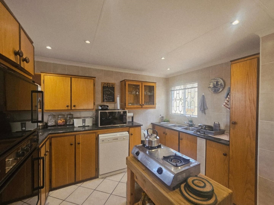 5 Bedroom Property for Sale in Ladybrand Free State